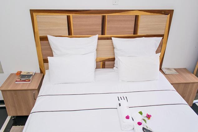 Ekamuti Town Lodge Oniihandi Ngoại thất bức ảnh
