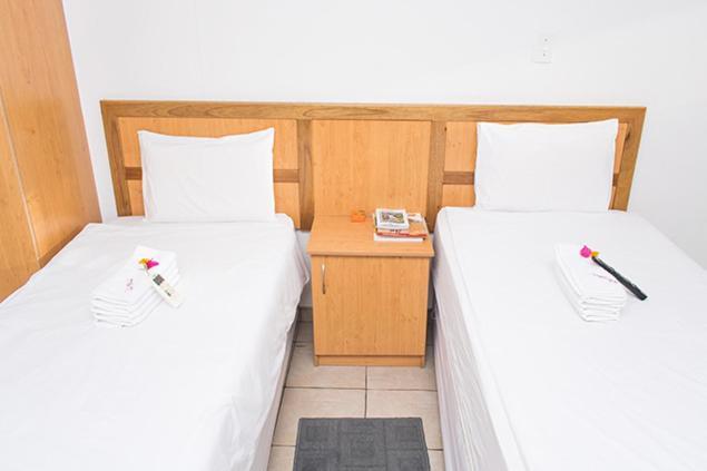 Ekamuti Town Lodge Oniihandi Ngoại thất bức ảnh